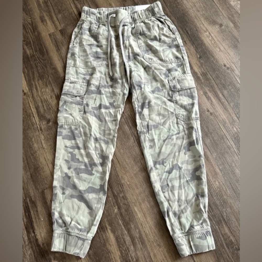American Eagle Joggers in Camo-new with tags, size XS